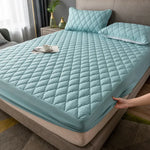 "Premium Waterproof Mattress Protector – Breathable, Noiseless, Hypoallergenic Bed Cover for Full Protection"